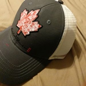 Eddie Bauer hat
